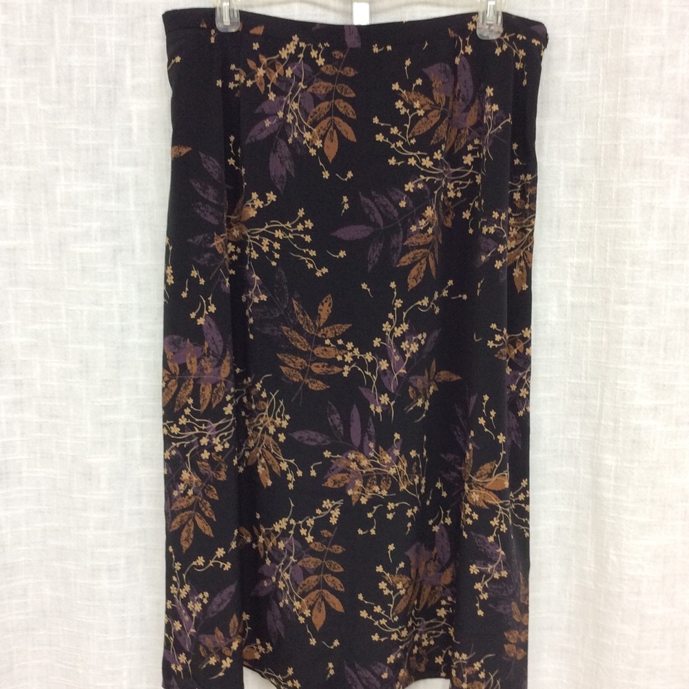 Requirements Woman 2X Black, Tan & Purple Floral
